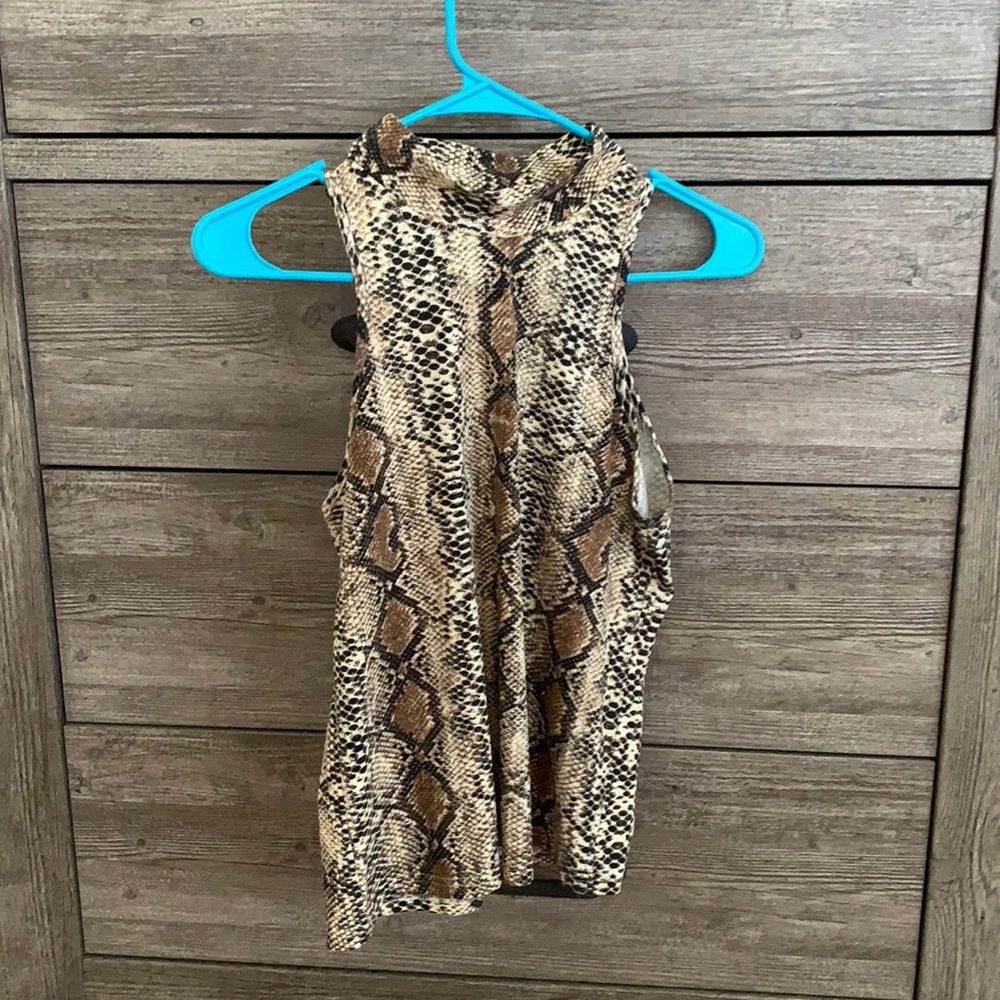 NWOT Mock Neck Sleeveless Snake Print Top
